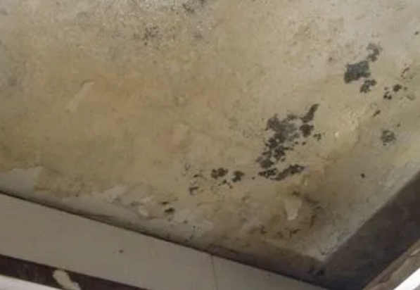 澜沧阳台漏水维修公司分享下澜沧卫生间渗水维修需要注意哪些问题。